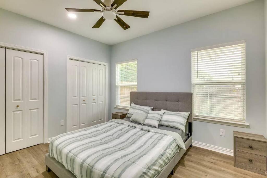 Vacation Home Lake Livingston! Onalaska 外观 照片
