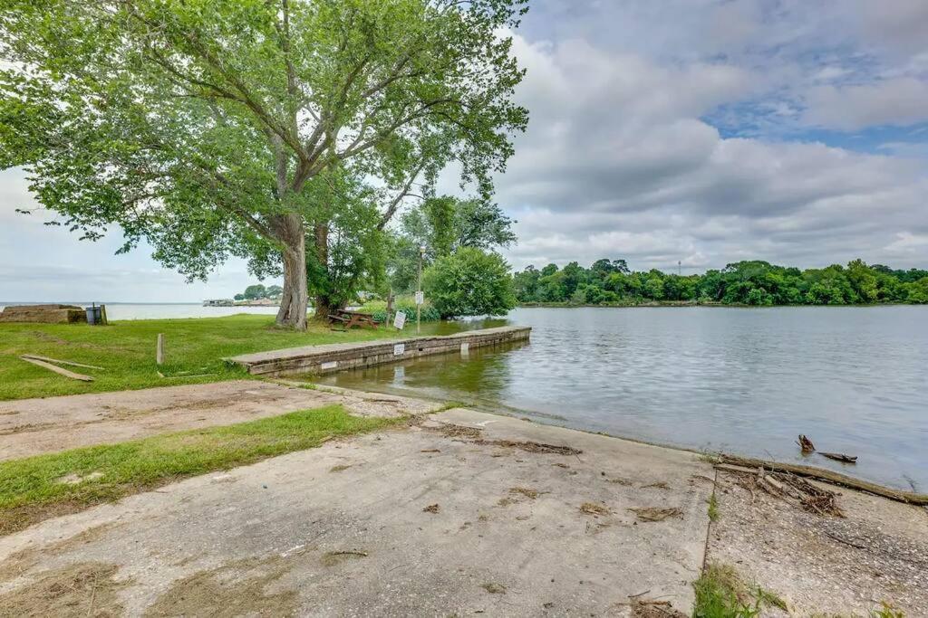 Vacation Home Lake Livingston! Onalaska 外观 照片