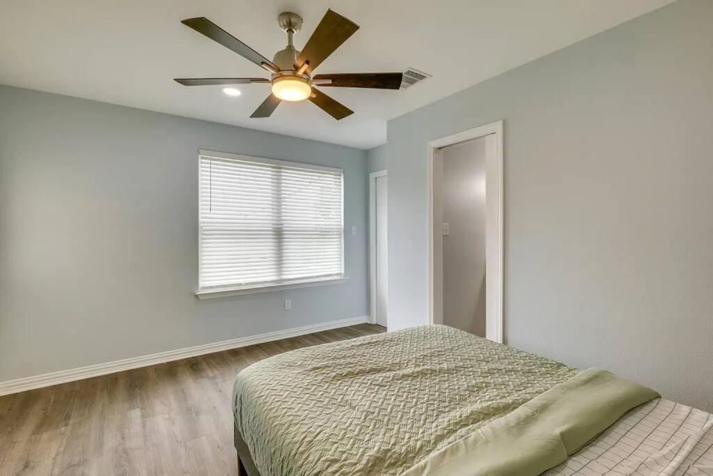 Vacation Home Lake Livingston! Onalaska 外观 照片