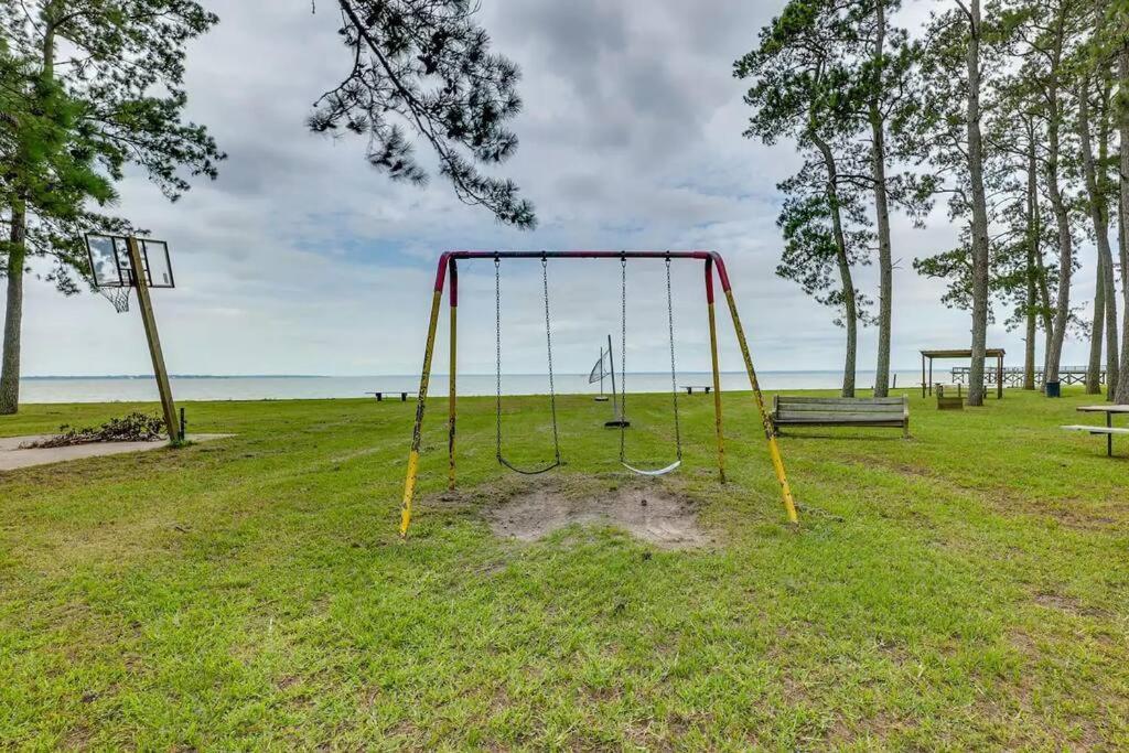 Vacation Home Lake Livingston! Onalaska 外观 照片