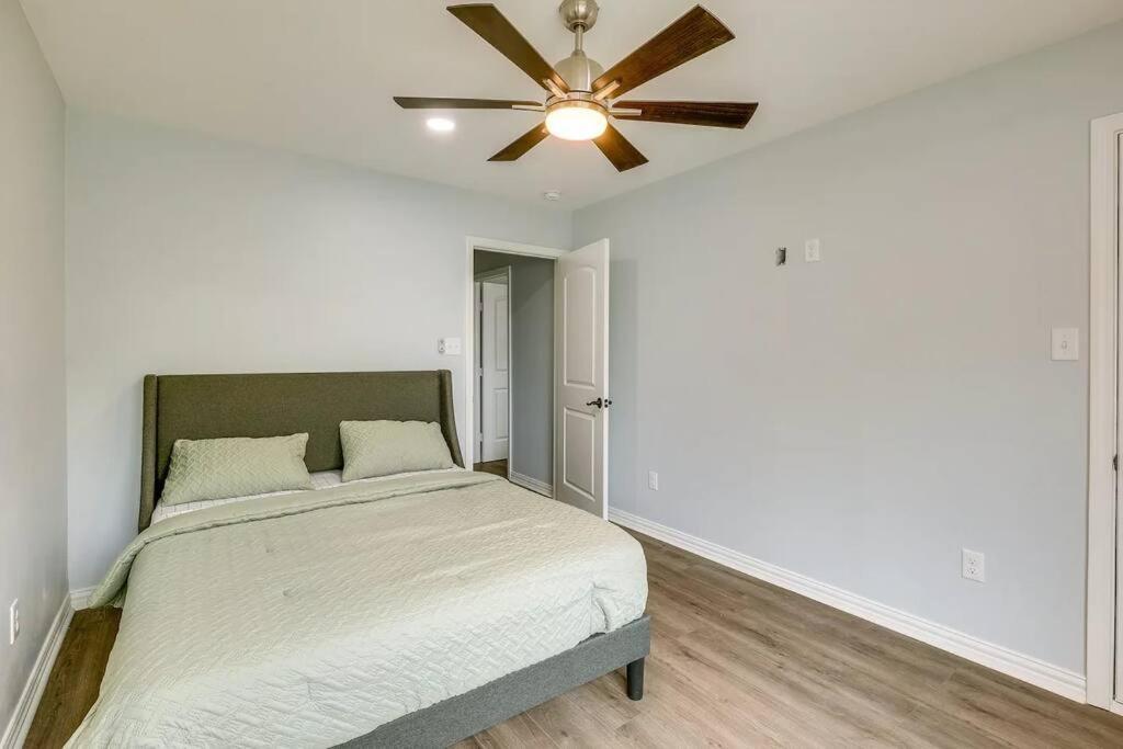Vacation Home Lake Livingston! Onalaska 外观 照片