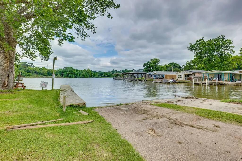 Vacation Home Lake Livingston! Onalaska 外观 照片
