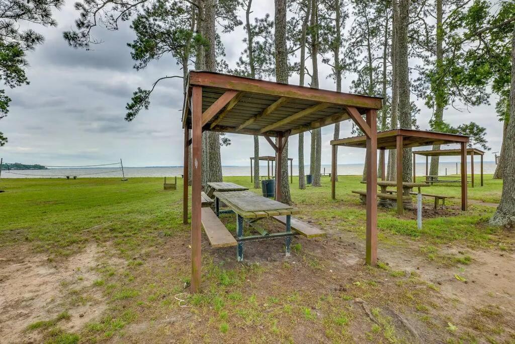 Vacation Home Lake Livingston! Onalaska 外观 照片